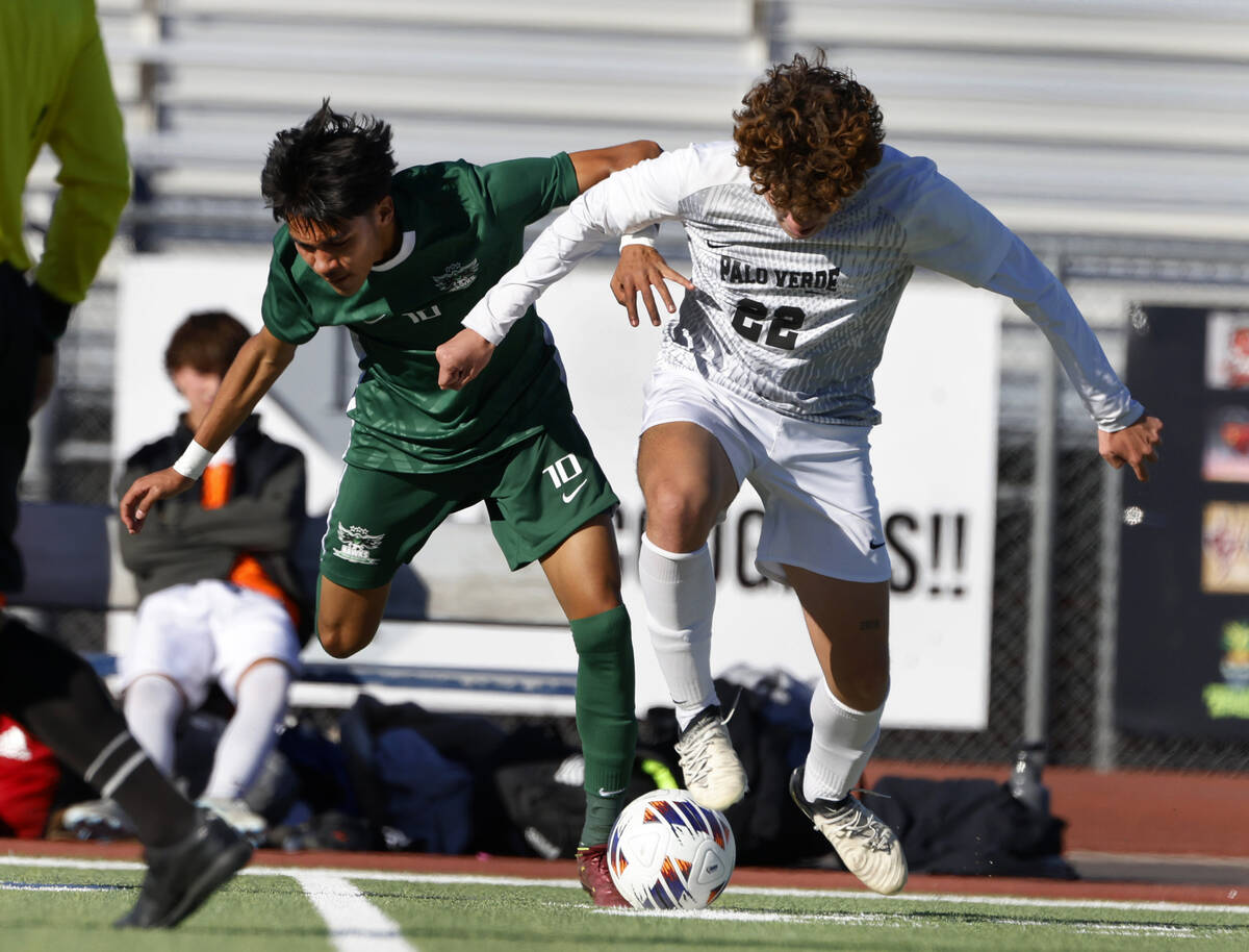 Palo Verde High's midfielder Trustin Parker (22) and Hug High's midfielder Luis Rodriguez (10) ...