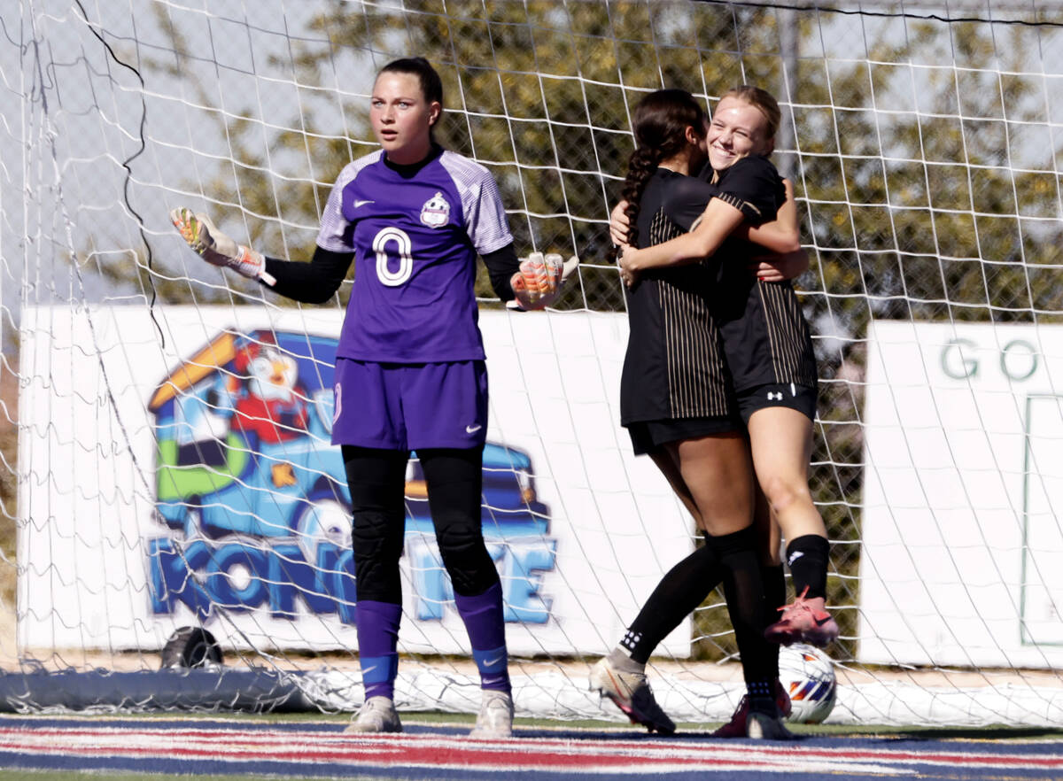 Coronado High's goalie Eden Grenier reacts as Faith Lutheran's striker Julia Anfinson, right, c ...