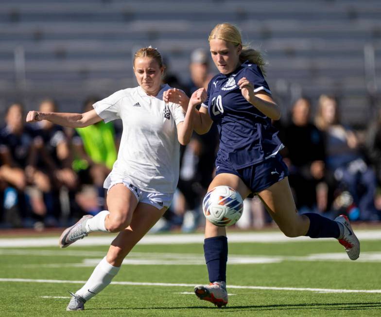 Galena senior Shelby Holback, left, and Centennial forward Skyley Mecham (20) compete for the b ...