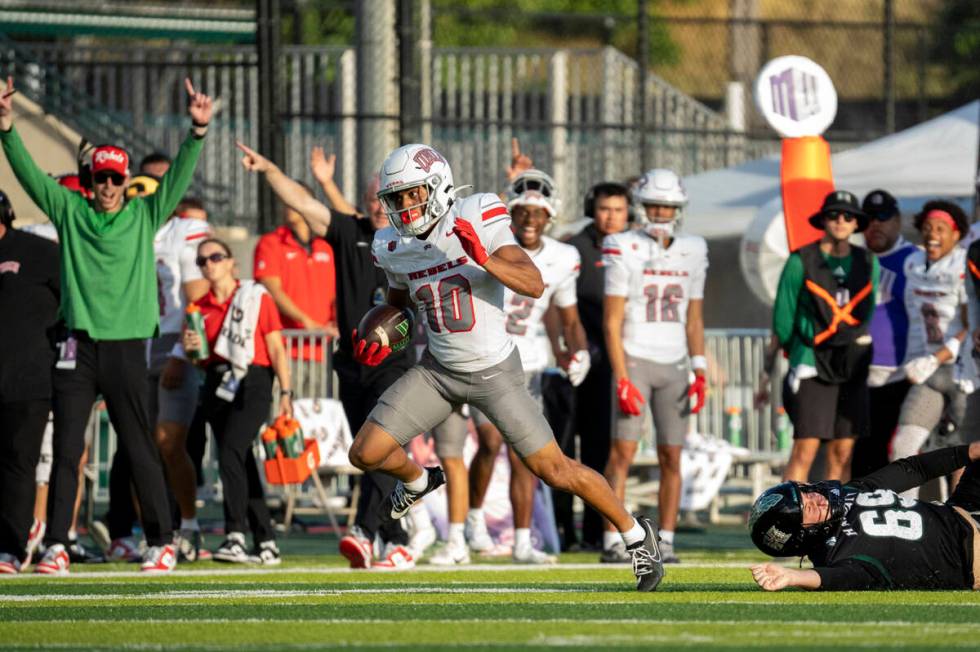 UNLV wide receiver DeAngelo Irvin Jr. (10) runs the ball during the first half of an NCAA colle ...