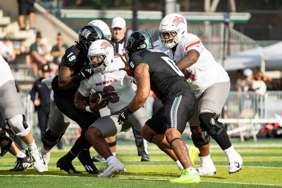 UNLV quarterback Hajj-Malik Williams (6) is in action against Hawaii defense during the first h ...