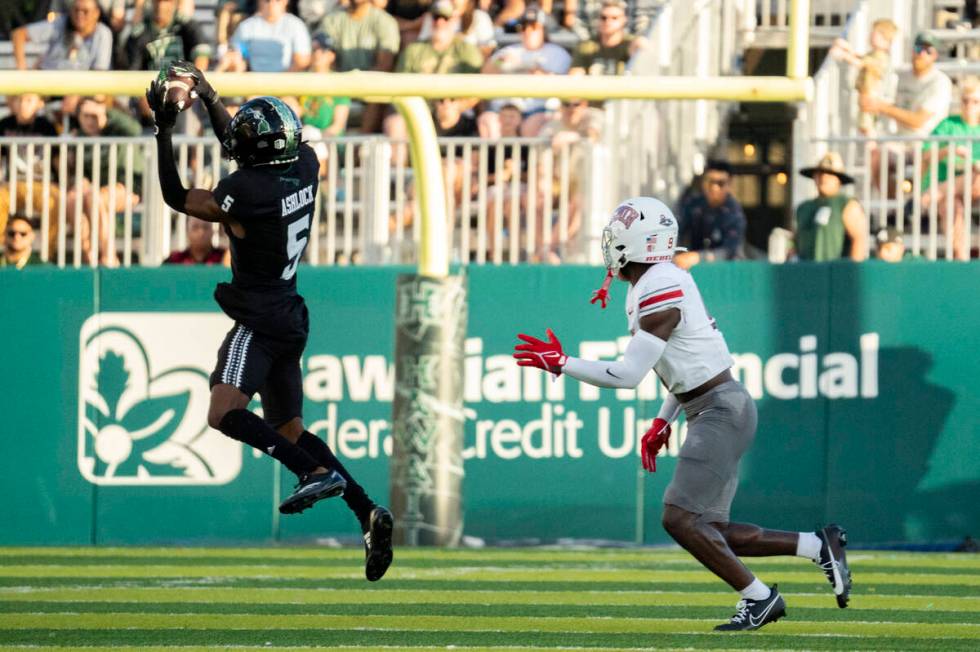 Hawaii wide receiver Pofele Ashlock (5) catches the ball during the first half of an NCAA colle ...