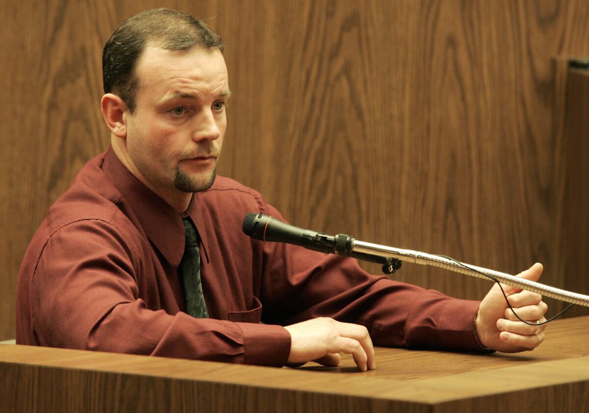 John Wayne Bobbitt testifies during his trial Monday afternoon, Dec. 27, 2004 in Municipal Cour ...