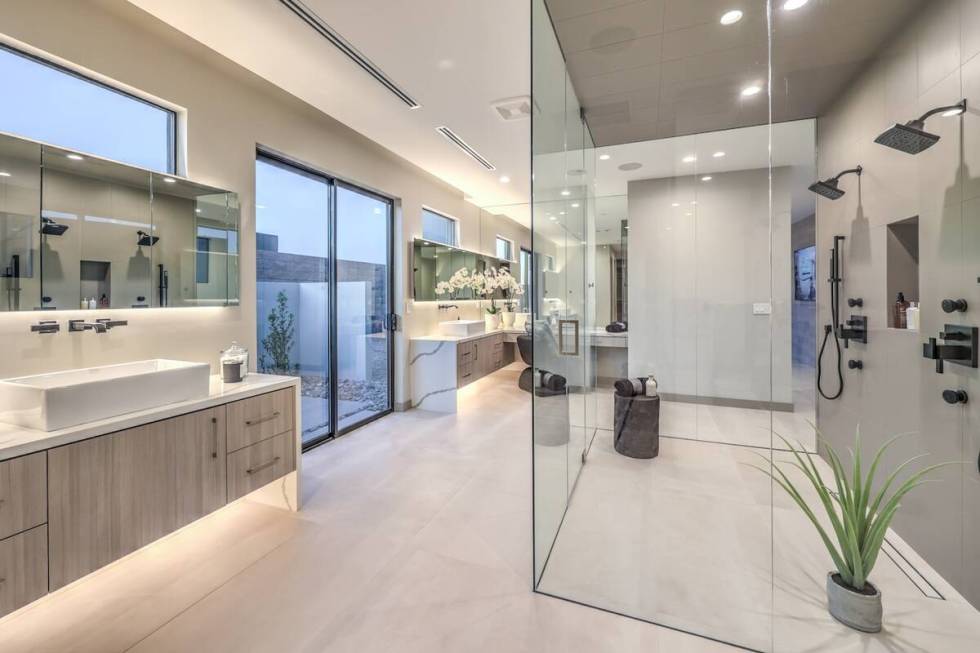 The master bathroom. (Las Vegas Sotheby’s International Realty)