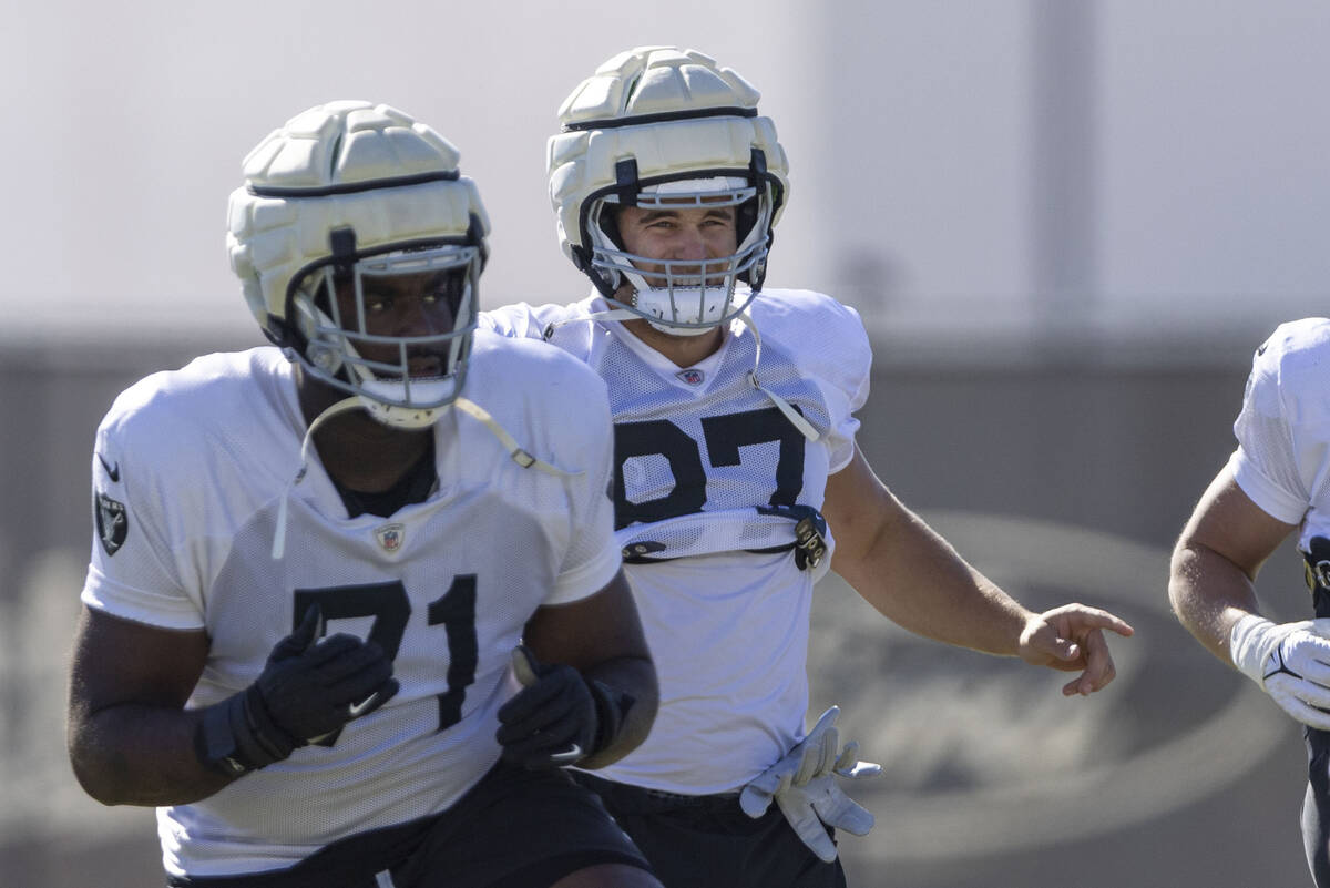 Raiders tight end Michael Mayer (87) warms up near offensive tackle DJ Glaze (71) during the te ...