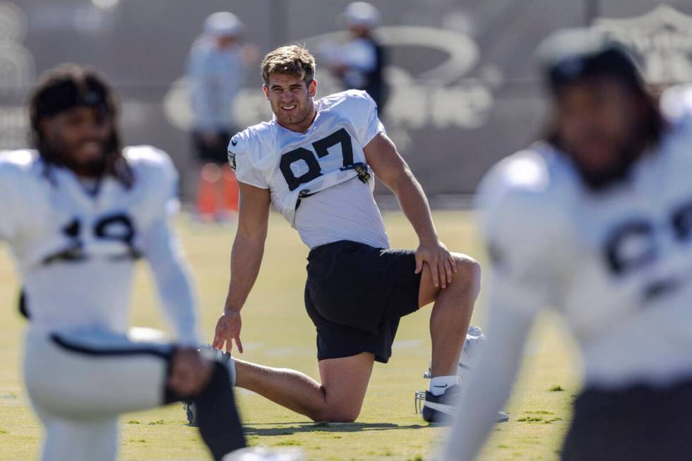 Raiders tight end Michael Mayer (87) warms up during the team’s practice on Wednesday, N ...