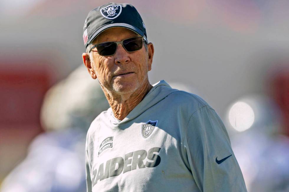 Raiders senior offensive advisor Norv Turner looks on during the team’s practice on Wedn ...