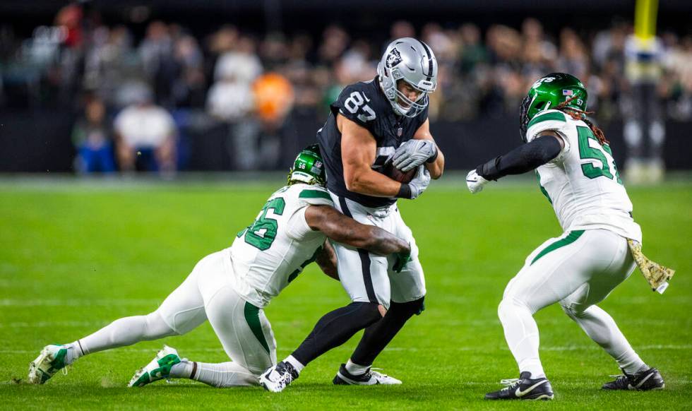 Raiders tight end Michael Mayer (87) makes a catch in traffic saw New York Jets linebacker Quin ...