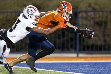 Bishop Gorman wide receiver Kaina Watson, right, stretches for a touchdown as Liberty defensive ...