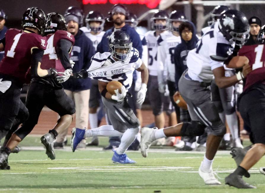 Shadow Ridge halfback Tyrell Craven (32) runs against Faith Lutheran in the third quarter of th ...