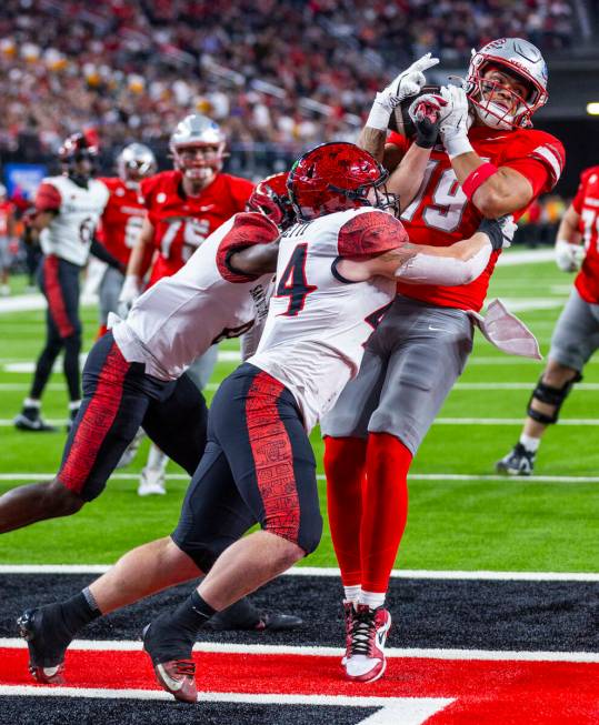 UNLV tight end Kaleo Ballungay (19) elevates for a touchdown reception as San Diego State Aztec ...