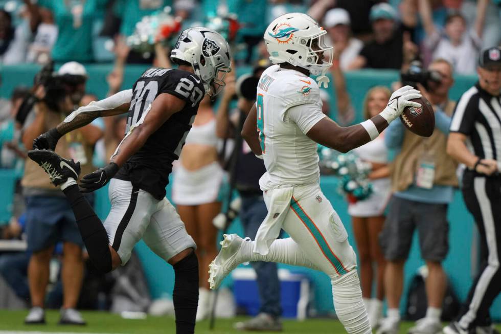 Miami Dolphins tight end Jonnu Smith (9) scores a touchdown as Las Vegas Raiders safety Isaiah ...