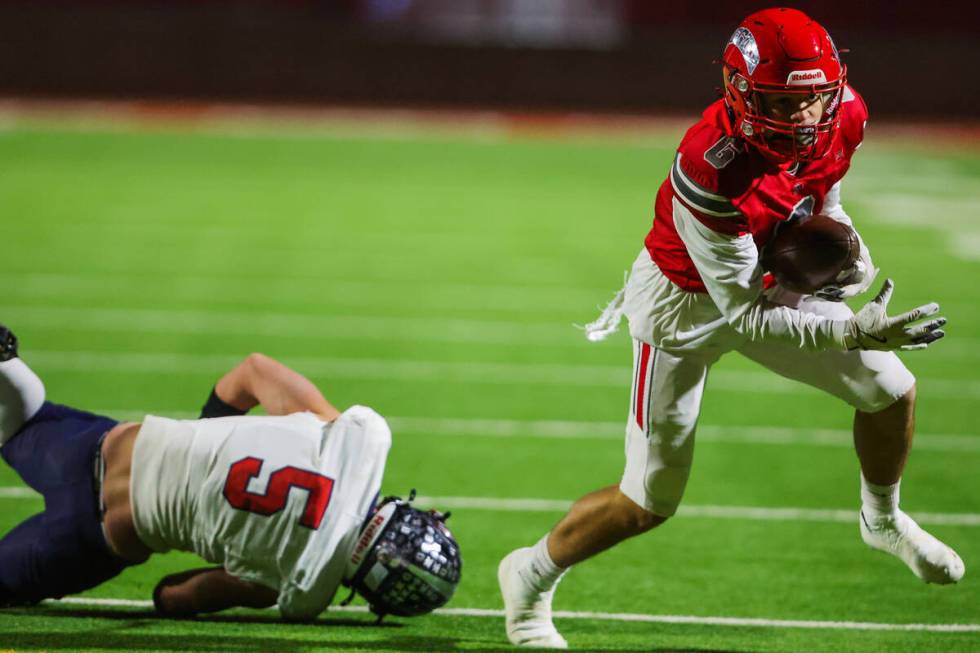 Arbor View wide receiver Jayden Williams (6) breaks free from Coronado athlete Derek Hurley (5) ...