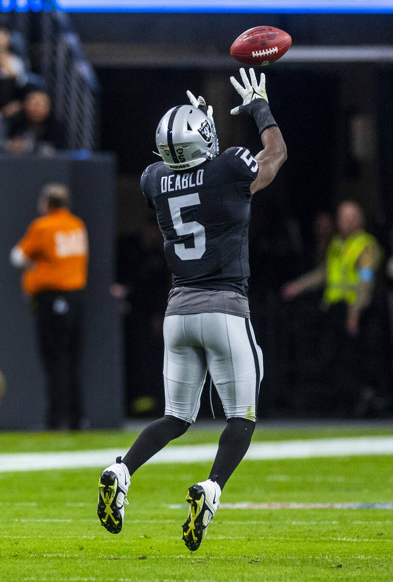 Raiders linebacker Divine Deablo (5) looks in a fake punt pass against the Denver Broncos durin ...