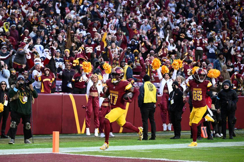 Washington Commanders wide receiver Terry McLaurin (17) scores an 86-yard touchdown during the ...