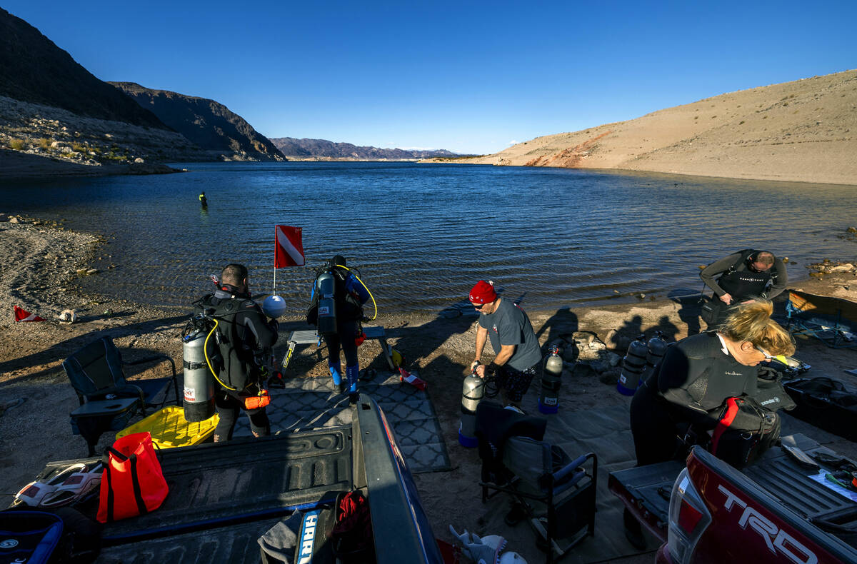 Sin City Scuba dive students get ready for an open water dive in Kingman Wash at Lake Mead Nati ...