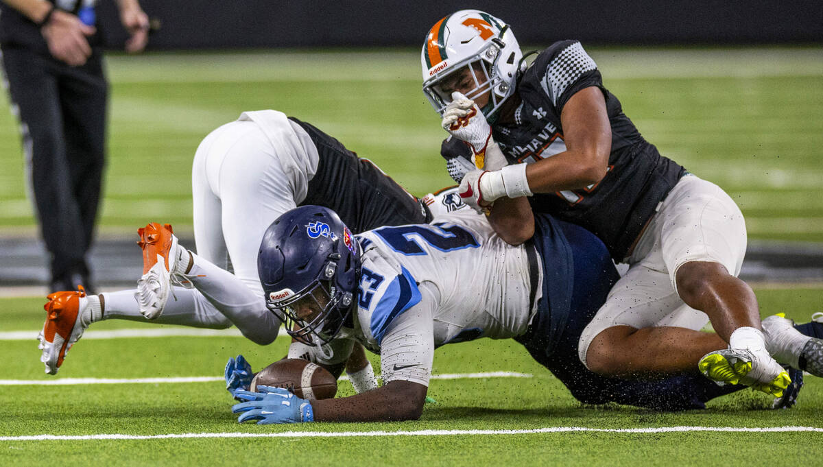 Canyon Springs middle linebacker Mychal Johnson (23) recovers a fumble against Mojave during th ...