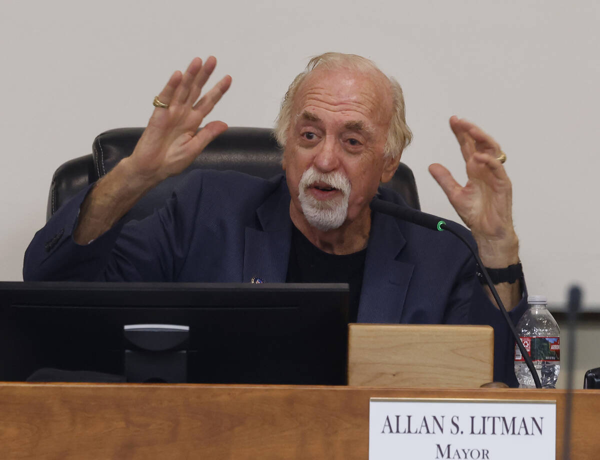 Mesquite Mayor Allan Litman speaks during a City Council meeting where police union announced a ...