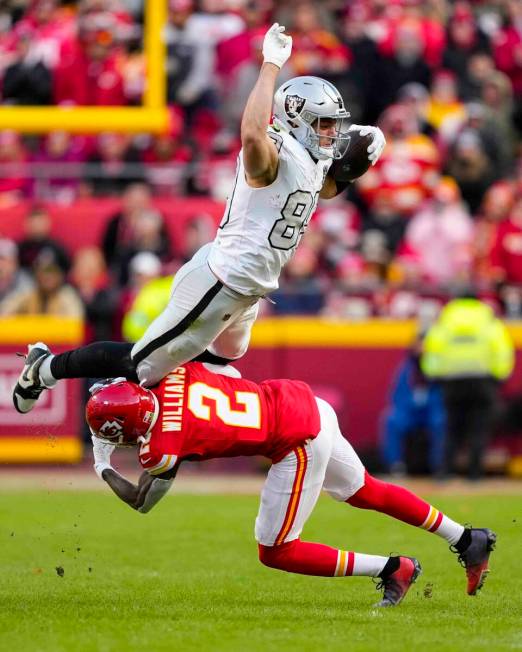 Las Vegas Raiders tight end Brock Bowers (89) tries to leap over Kansas City Chiefs cornerback ...