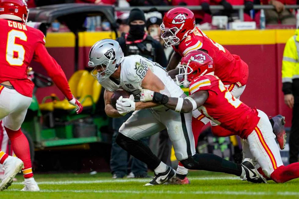 Las Vegas Raiders tight end Brock Bowers (89) scores a touchdown as he's hit by Kansas City Chi ...