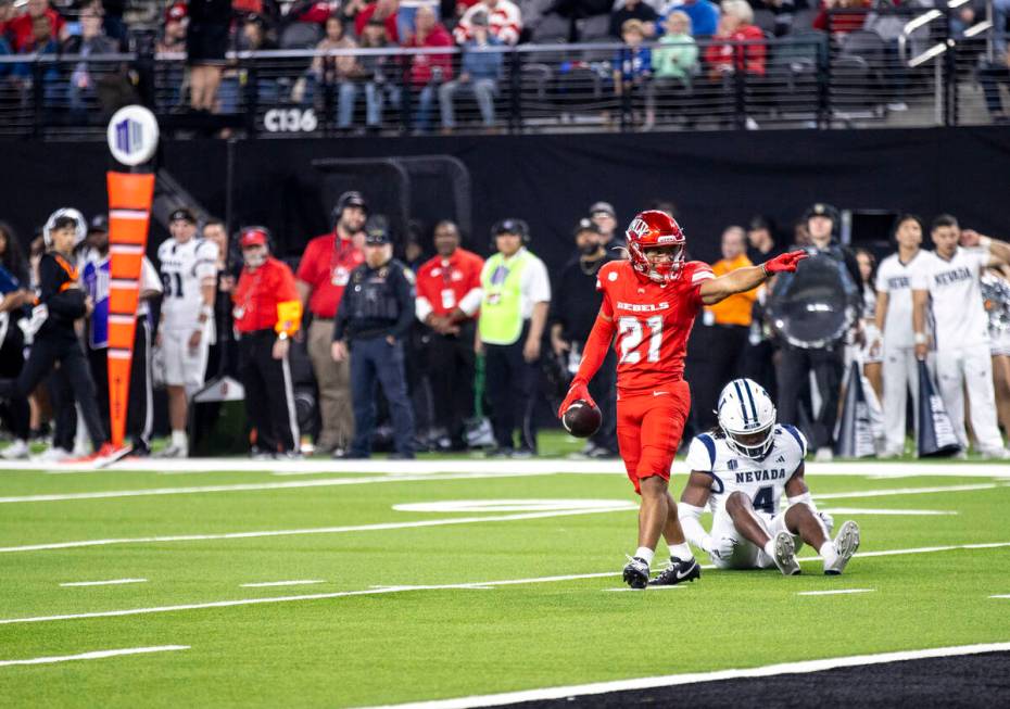 UNLV wide receiver Jacob De Jesus (21) celebrates after making a first down catch during the NC ...