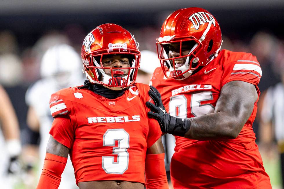 UNLV defensive back Johnathan Baldwin (3) celebrates with UNLV defensive lineman Alexander Whit ...