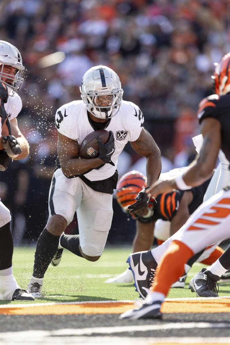 Las Vegas Raiders running back Zamir White (3) runs the ball against the Cincinnati Bengals in ...