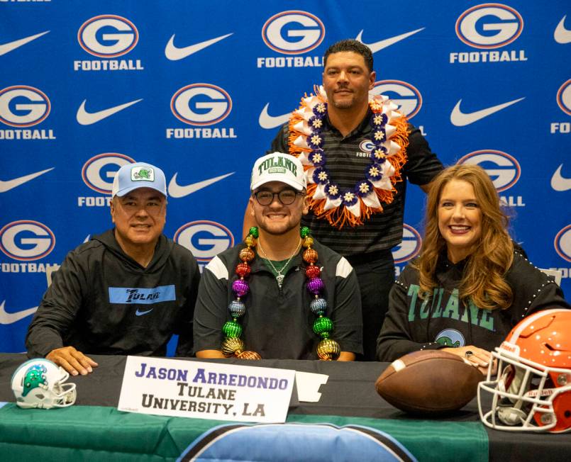 Bishop Gorman long snapper Jason Arredondo, center, signs a financial aid agreement with Tulane ...