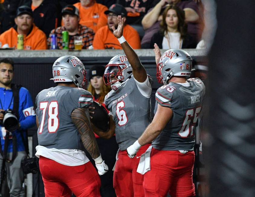 UNLV quarterback Hajj-Malik Williams (6) celebrate with his lineman Mathyus Su'a (78) and Jack ...