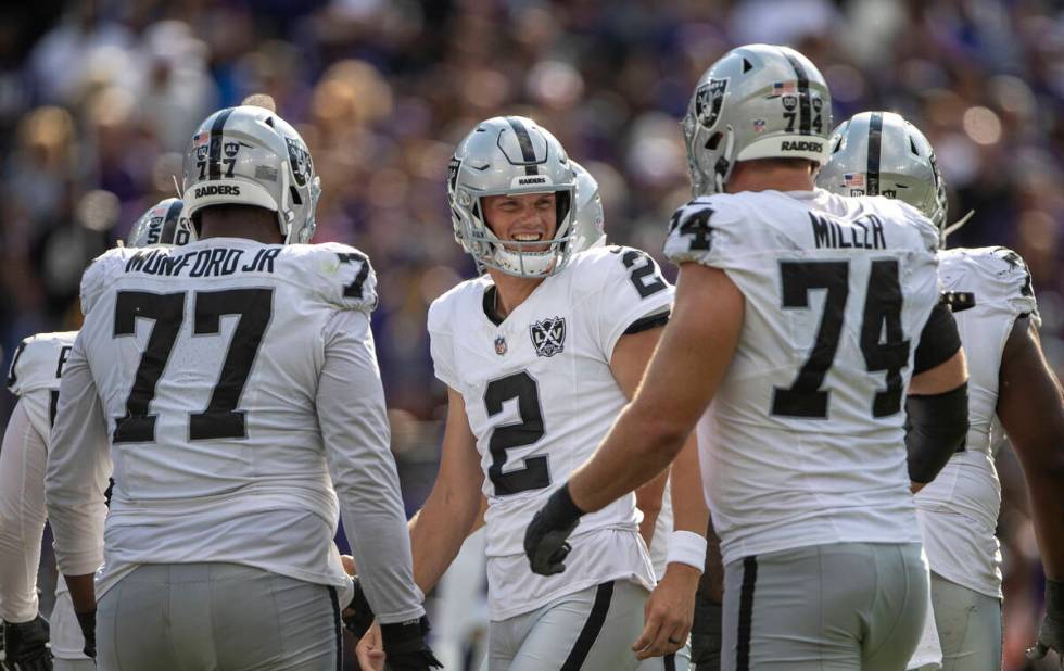 Raiders place kicker Daniel Carlson (2) celebrates his go-ahead field goal with Raiders offensi ...