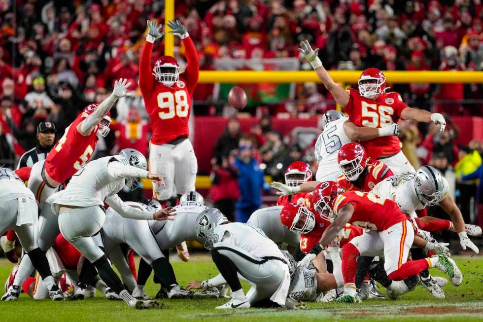 Las Vegas Raiders place kicker Daniel Carlson (2) misses a field goal late in the fourth quarte ...