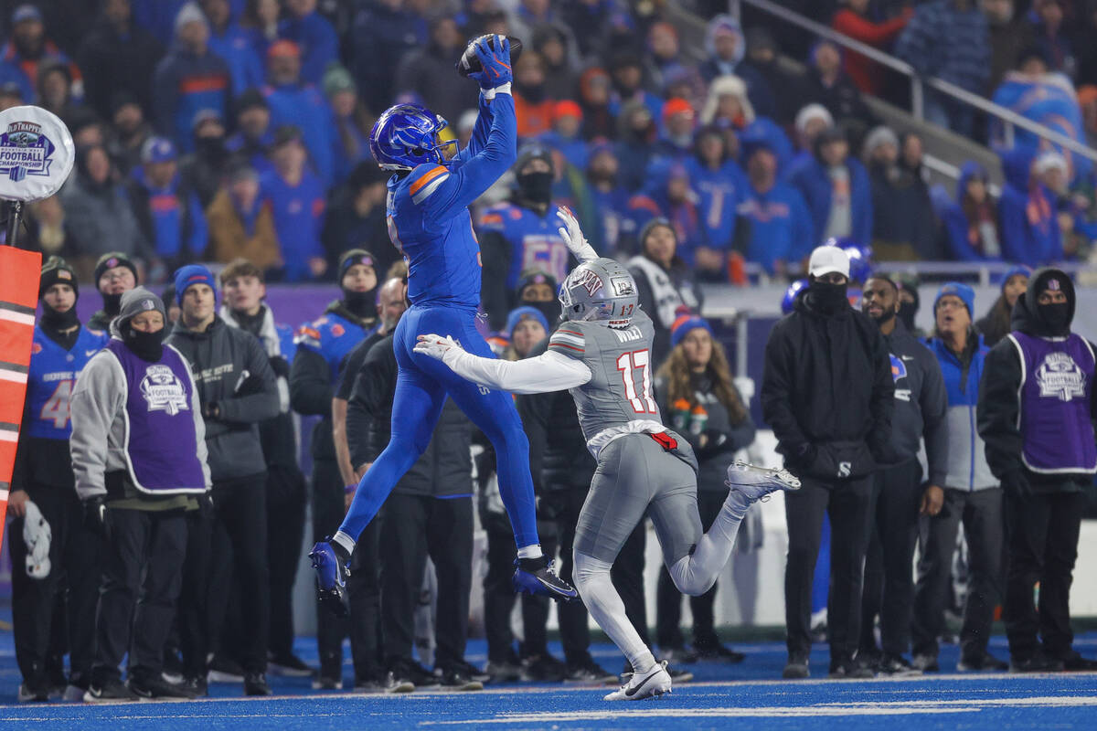 Boise State wide receiver Cameron Camper (9) catches the ball in front of UNLV defensive back L ...