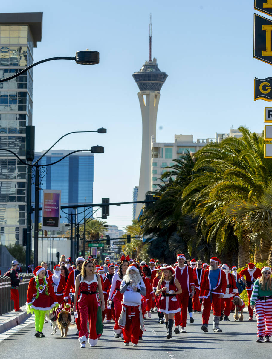 Entrants make their way up Las Vegas Boulevard to the 1 mile finish line for the Las Vegas Grea ...