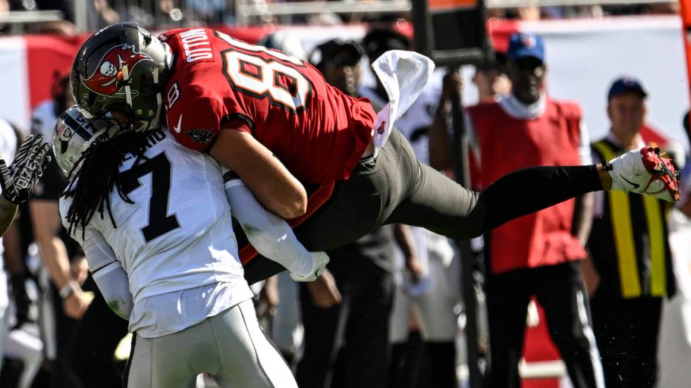 Tampa Bay Buccaneers tight end Cade Otton (88) makes the catch against Las Vegas Raiders safety ...