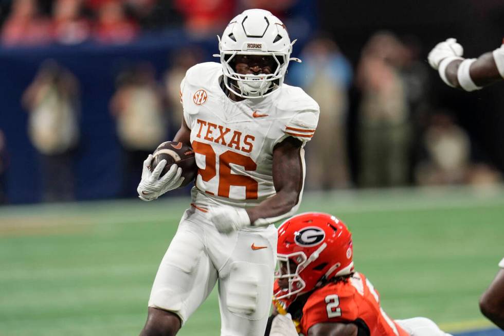 Texas running back Quintrevion Wisner (26) runs against Georgia linebacker Smael Mondon Jr. (2) ...