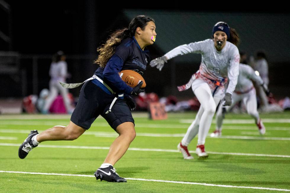 Shadow Ridge junior Jaylani Palmer (12) runs with the ball during the high school flag football ...