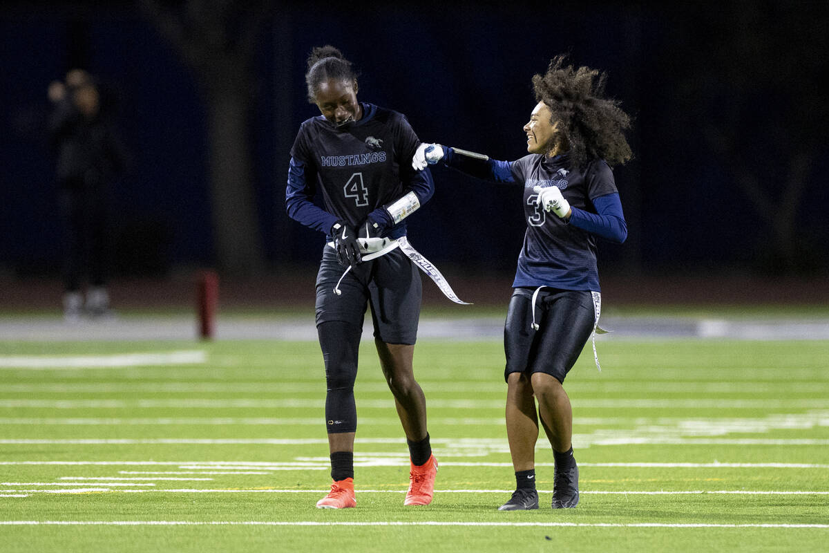 Shadow Ridge senior Tyriel Cole (4) and sophomore Claudia Parker (3) laugh during the high scho ...