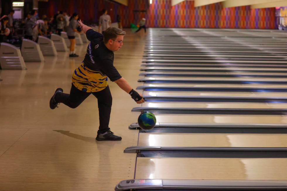 High school bowlers from Palo Verde and Sierra Vista compete during a high school bowling match ...