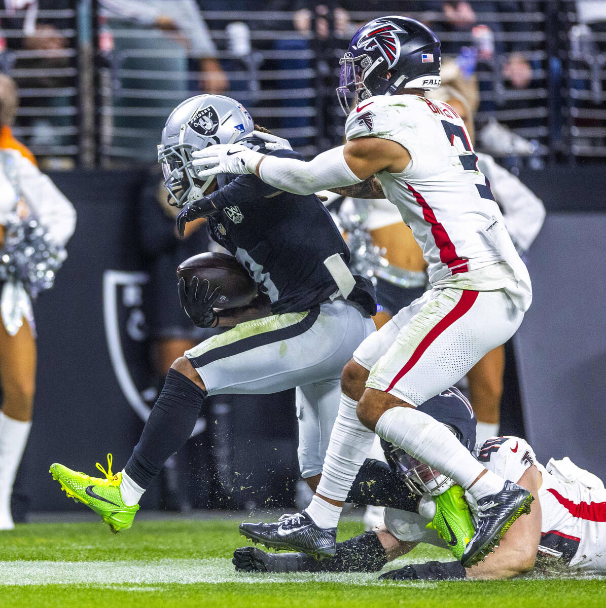 Raiders running back Ameer Abdullah (8) skirts the sidelines on a long run pushed out by Atlant ...