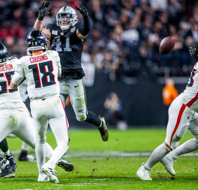 Atlanta Falcons quarterback Kirk Cousins (18) gets off a pass as Raiders linebacker Robert Spil ...