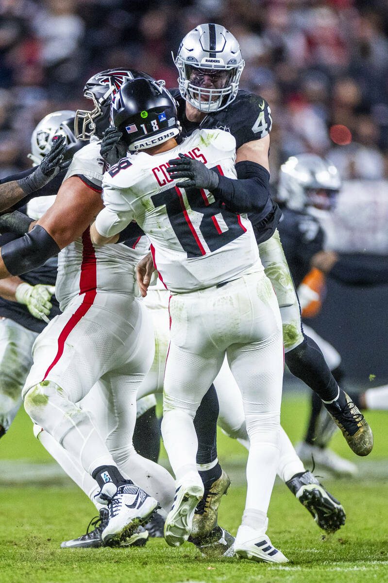 Atlanta Falcons quarterback Kirk Cousins (18) gets off a pass as Raiders linebacker Robert Spil ...