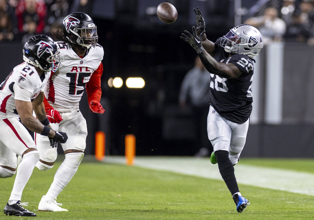 Raiders running back Sincere McCormick (28) catches a pass during the first half of the NFL gam ...