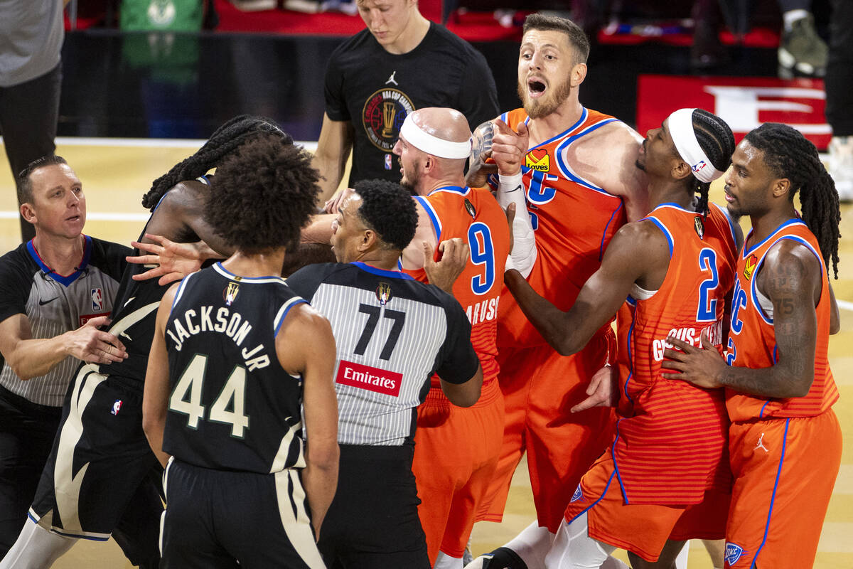 Milwaukee Bucks guard Andre Jackson Jr. (44) and Oklahoma City Thunder center Isaiah Hartenstei ...