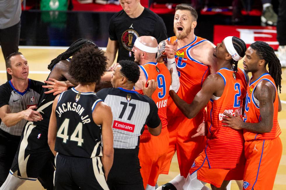 Milwaukee Bucks guard Andre Jackson Jr. (44) and Oklahoma City Thunder center Isaiah Hartenstei ...