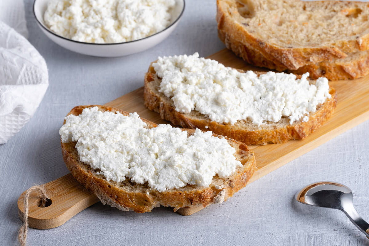 Cottage cheese has 11 grams of protein per 100-gram portion. (Getty Images)