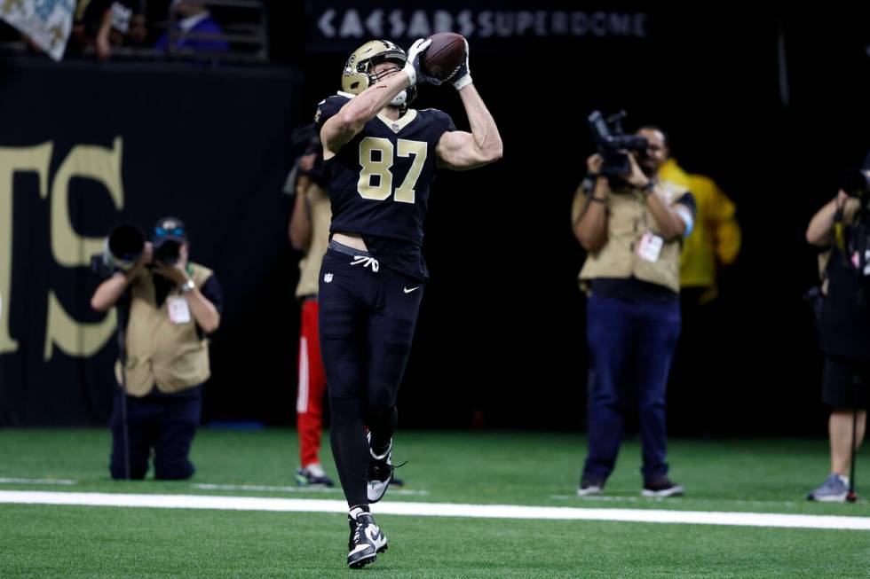 New Orleans Saints tight end Foster Moreau catches a 30-yard touchdown pass during the first ha ...