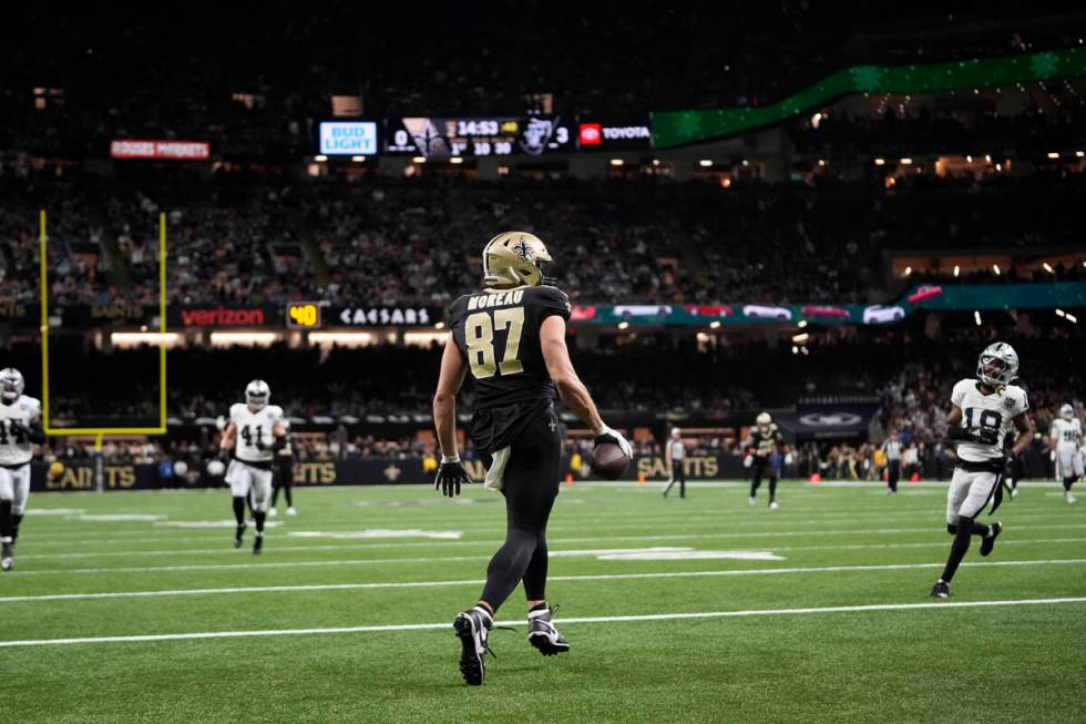 New Orleans Saints tight end Foster Moreau (87) catches a 30-yard touchdown pass during the fir ...