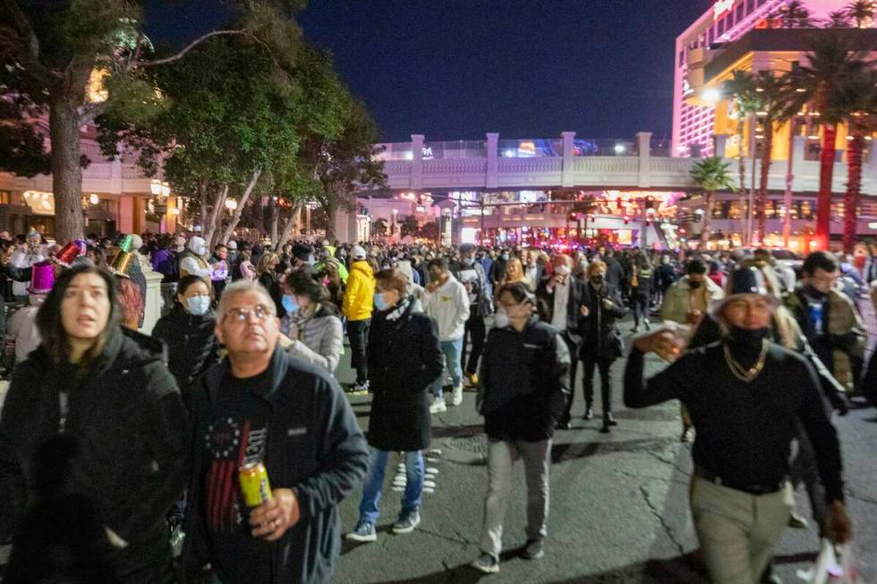 Individuals gather to celebrate New Years Eve on the Las Vegas Strip. (Las Vegas Review-Journal)