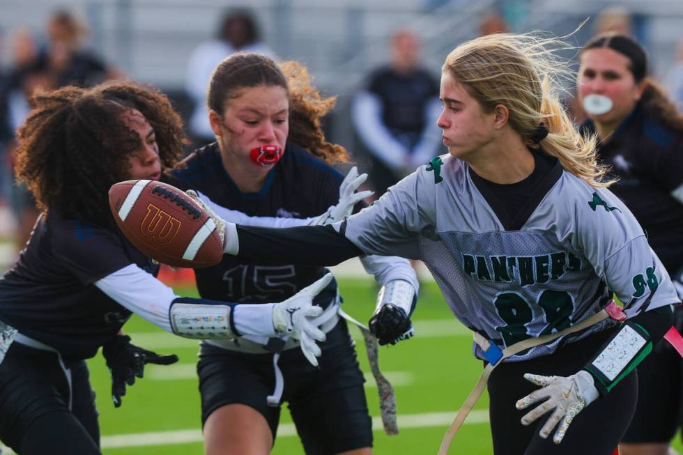 Palo Verde running back Caroline Higgins (88) rushes the ball past Shadow Ridge defense during ...