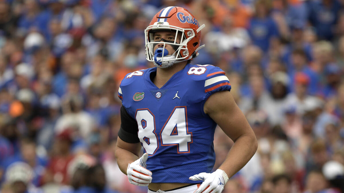 Florida tight end Nick Elksnis (84) sets up for a play during the first half of an NCAA college ...